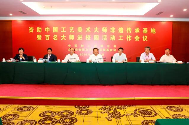 C:\Documents and Settings\Administrator\桌面\大師進(jìn)校園活動(dòng)19年\大師2.jpg