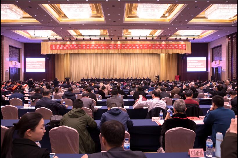 C:\Documents and Settings\Administrator\桌面\qq大會會場.jpg