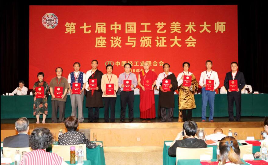 C:\Documents and Settings\Administrator\桌面\少數(shù)民族頒獎(jiǎng)?wù)?jpg