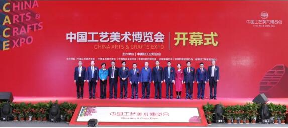 D:\wy\輕工動(dòng)態(tài)\輕工動(dòng)態(tài)\2019上的信息及起草稿\其它上網(wǎng)信息\首屆中國工藝美術(shù)博覽會(huì)在南京開幕\QQ截圖1.jpg